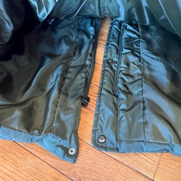 Warm Winter Coat. Dark Green. No flaws whatsoever. Adjustable waist. - Picture 8 of 9